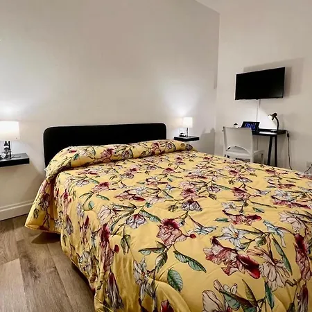 Gabriel House - Parking And Station Appartamento