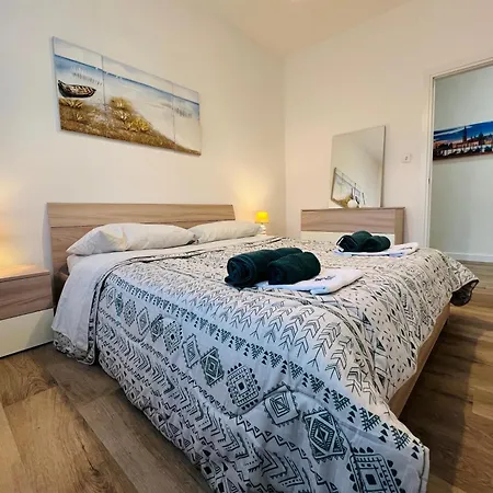 Gabriel House - Parking And Station Apartment *